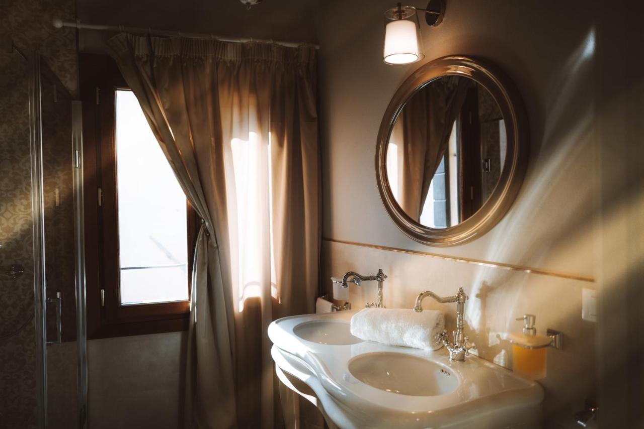 Palazzo Veneziano Direct At The Canal With Roof Terrace * Wenecja