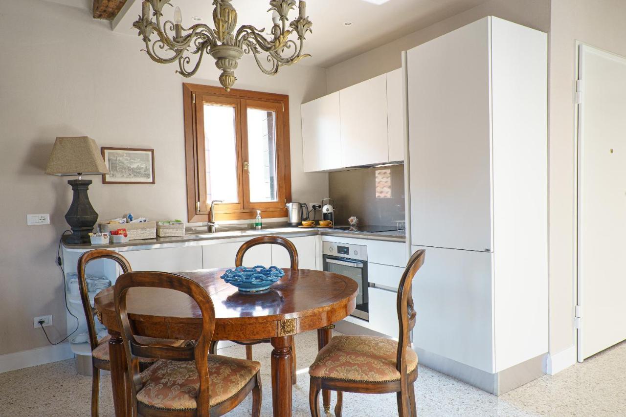 Palazzo Veneziano Direct At The Canal With Roof Terrace Wenecja