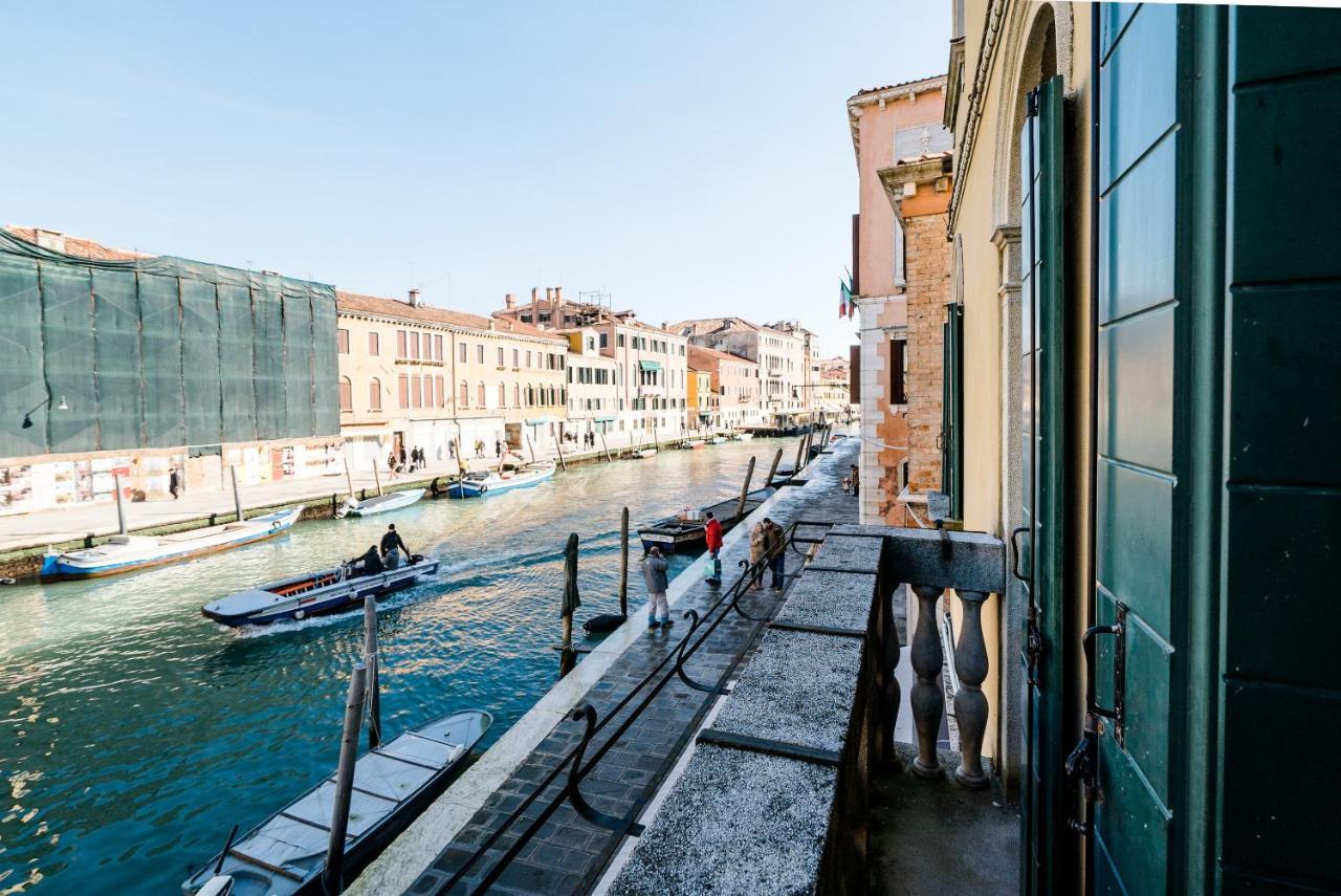 Dom wakacyjny Palazzo Veneziano Direct At The Canal With Roof Terrace