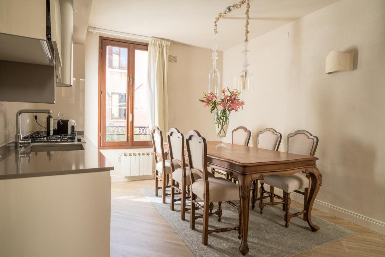 Palazzo Veneziano Direct At The Canal With Roof Terrace Wenecja