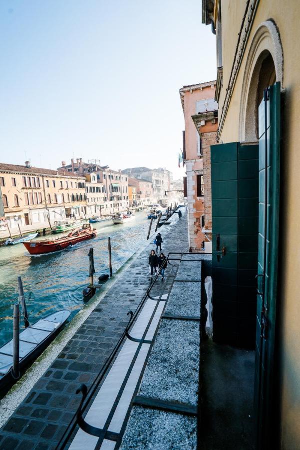Dom wakacyjny Palazzo Veneziano Direct At The Canal With Roof Terrace *