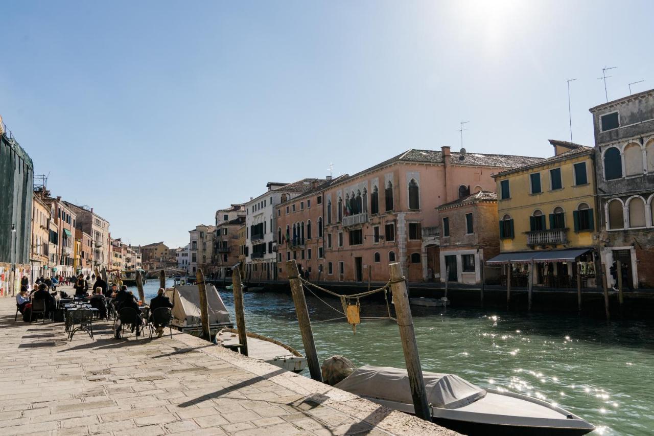 Dom wakacyjny Palazzo Veneziano Direct At The Canal With Roof Terrace