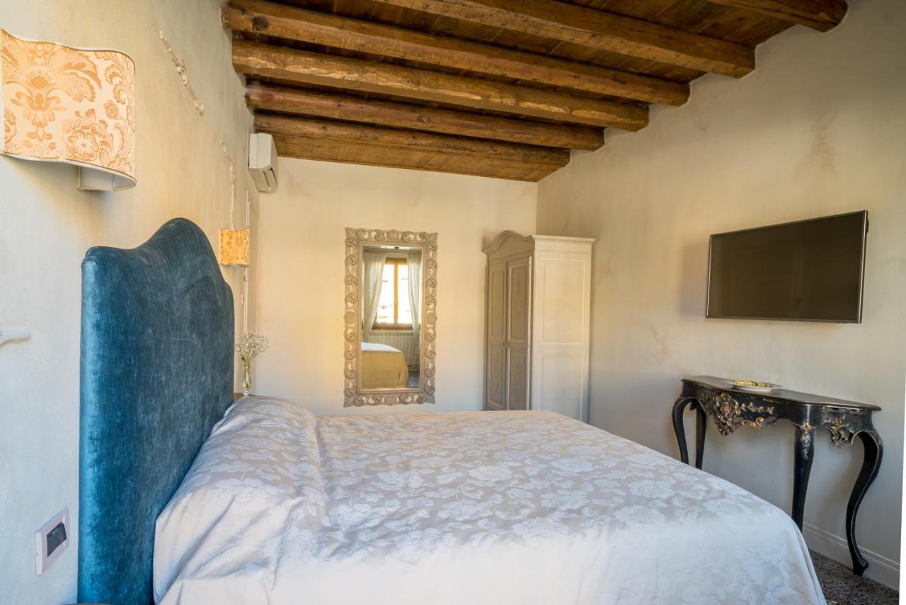 Dom wakacyjny Palazzo Veneziano Direct At The Canal With Roof Terrace