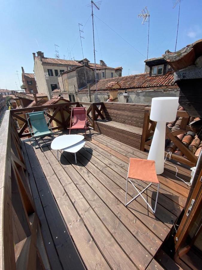 Dom wakacyjny Palazzo Veneziano Direct At The Canal With Roof Terrace Wenecja